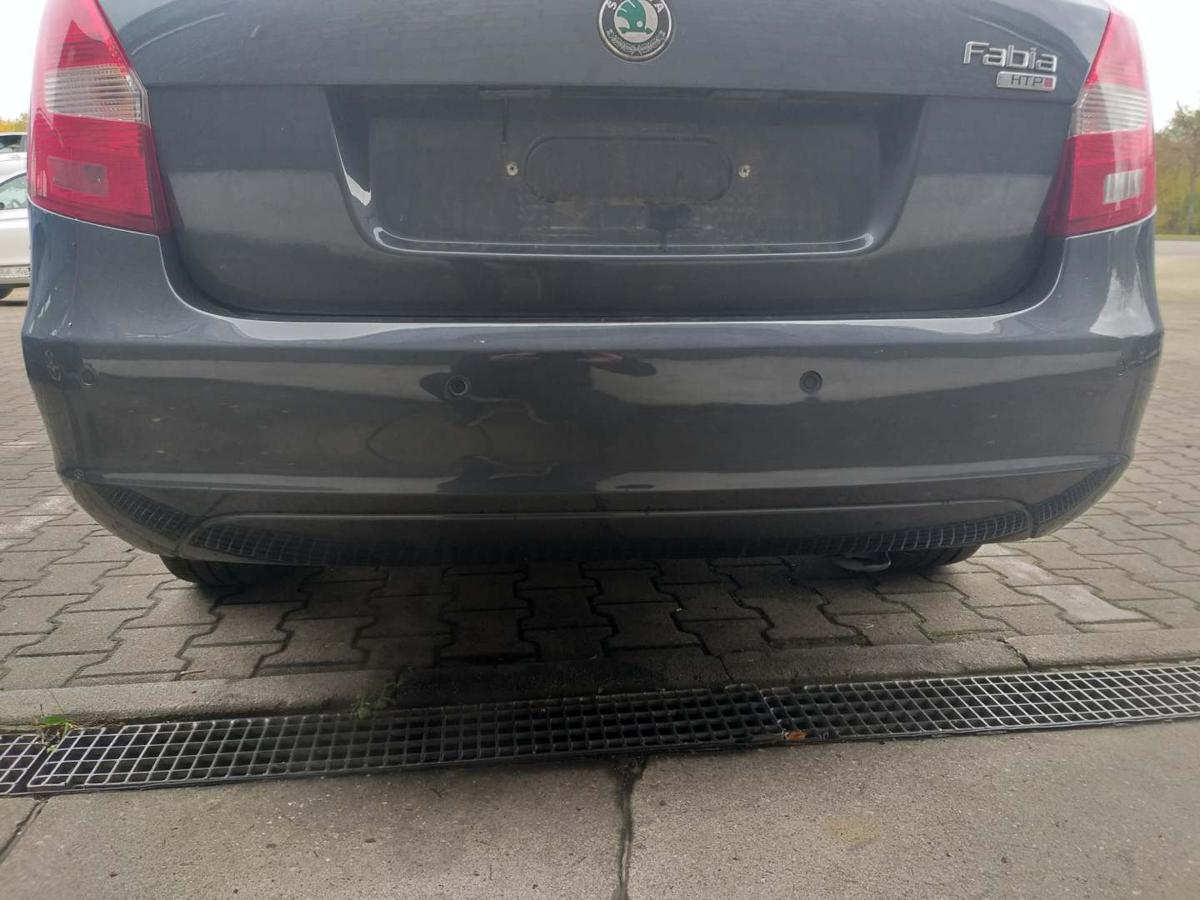 Skoda Fabia 2 5J original Stoßstange Stossfänger hinten LF8J Anthrazitgrau Kombi Bj.2009 Skoda Fabia 2 5J original Stoßstange Stossfänger hinten LF8J Anthrazitgrau Kombi Bj.2009